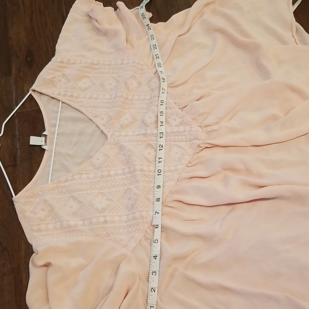 EST.1946 Peach Lace Applique Flowy Top - Picture 6 of 9